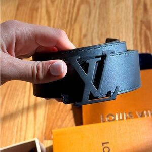 Men’s Louis Vuitton Reversible Black Leather Belt